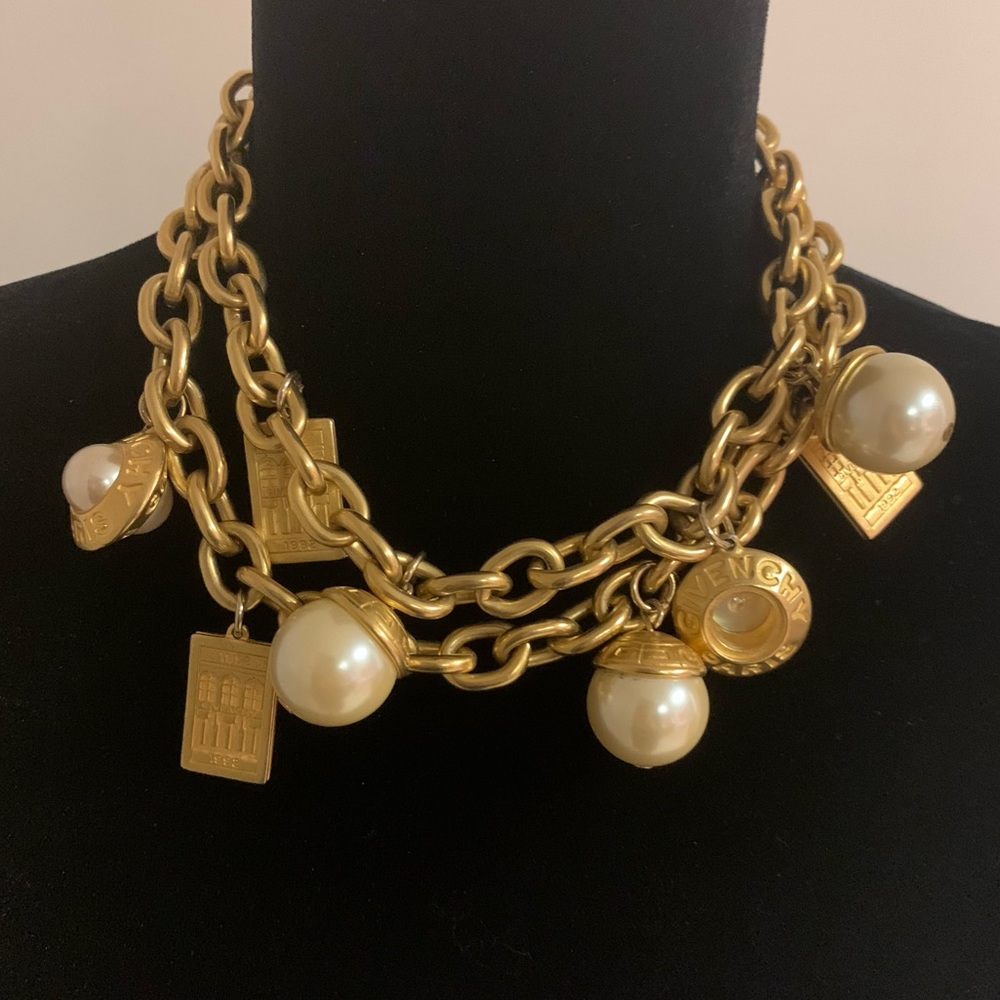 ⚜️ Givenchy Pearl Chain Charm Necklace ⚜️